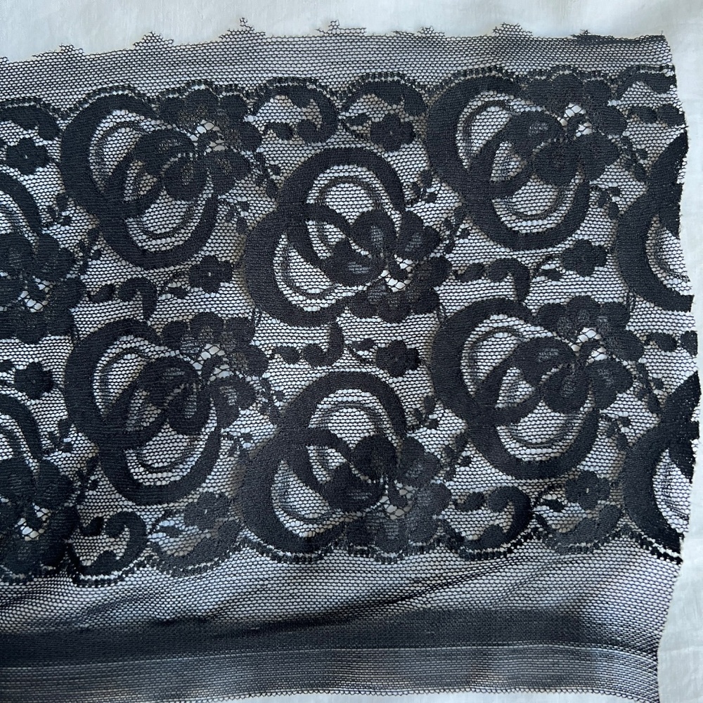 Lace Black 7.5" Wide x 4 1/3 Yards Straight Edge Floral